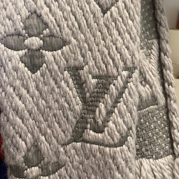 LV scarf - Picture 1 of 6
